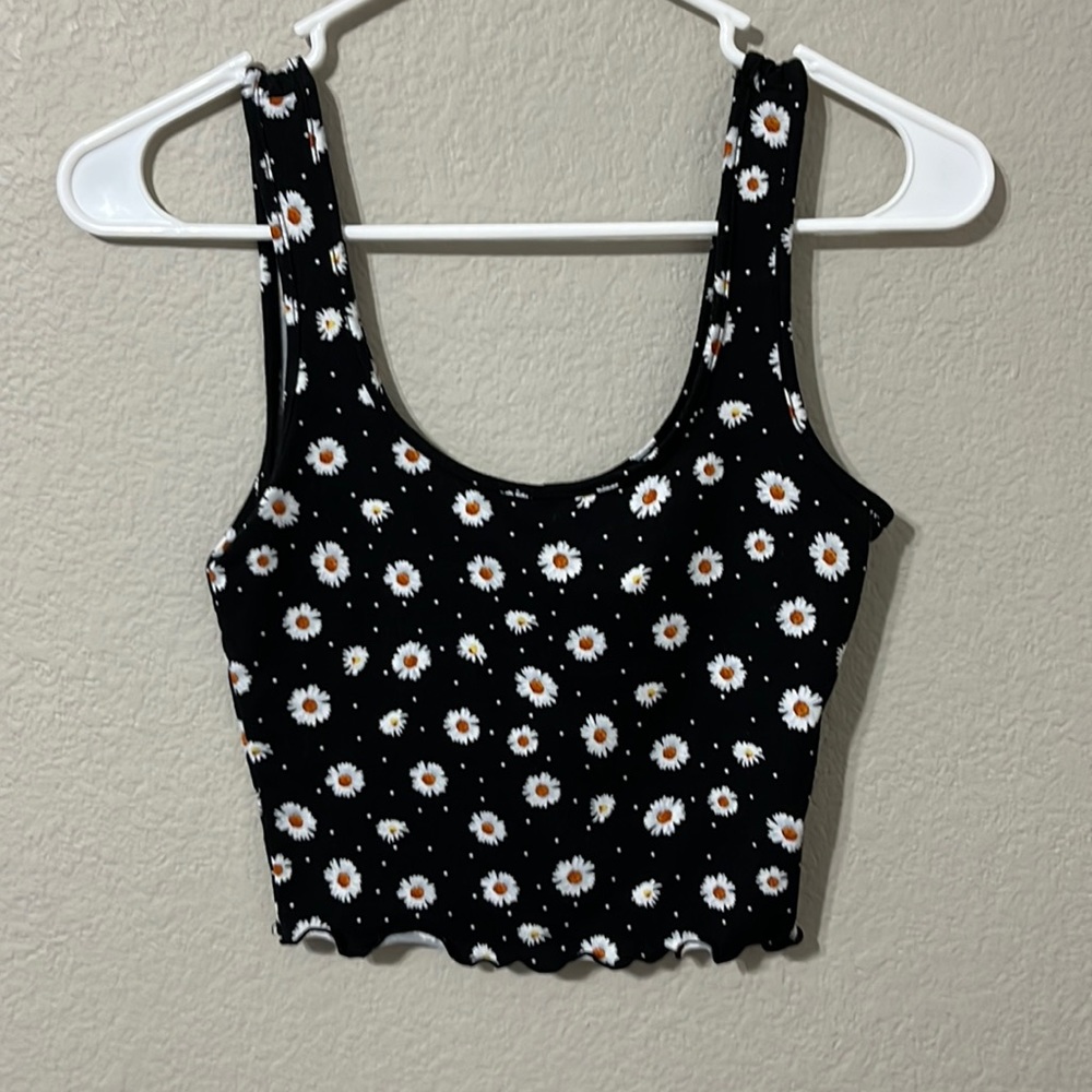 Papaya black crop top with daisies NWOT